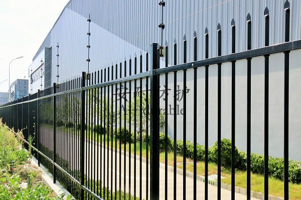 安全围栏生产厂家如何选择最合适的，安耐告诉